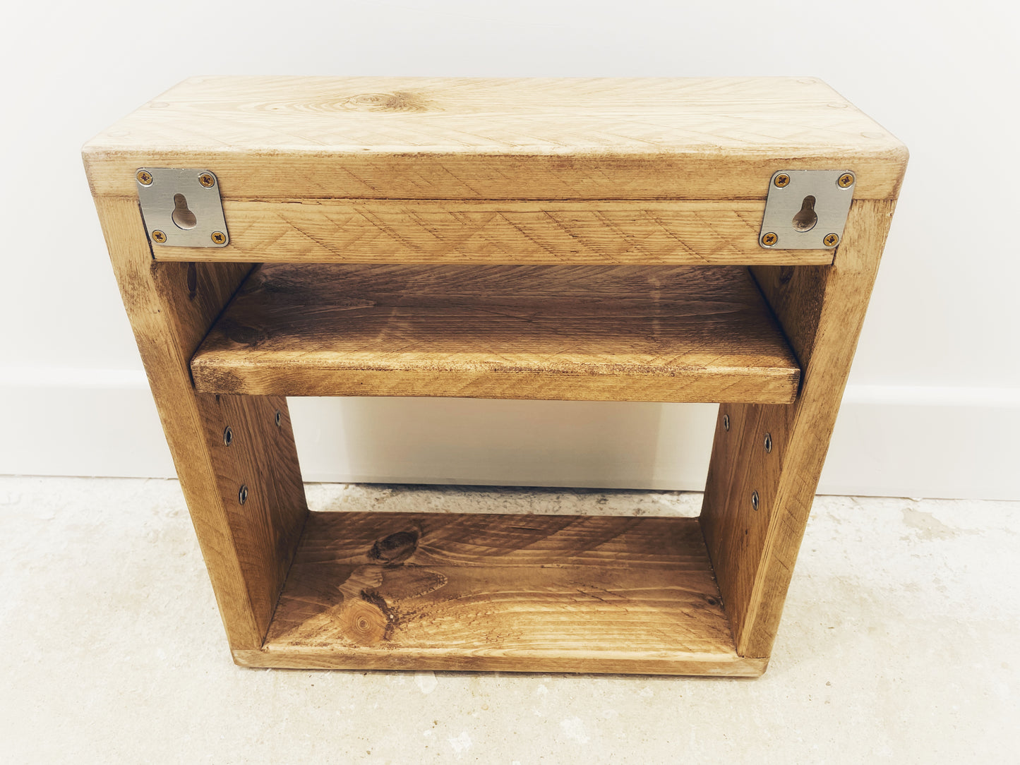 Box Shelf with Adjustable Ledge